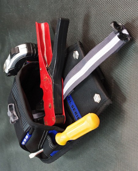 bolsillo principal amplio para guardar herramientas pequeñas y piezas fácilmente