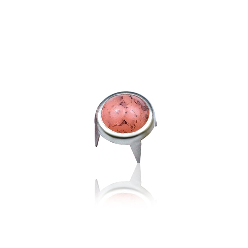 Cabochon in rim setting