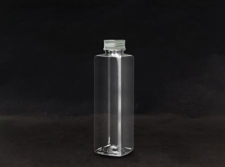 PET 38mm 715ml dicke kubische Flaschen (66-704) - 715 ml dicke kubische PET-Flasche für die Verpackung von kühlen Getränken mit Zertifizierung FSSC, HACCP, ISO22000, IMS, BV