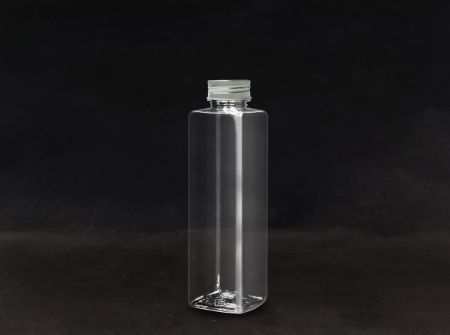 PET 38mm 715ml Dikke Kubieke Flessen (66-704) - 715 ml Dikke Kubieke PET-fles voor het verpakken van koele dranken met certificering FSSC, HACCP, ISO22000, IMS, BV