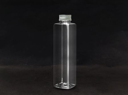PET 38mm 822ml dicke kubische Flaschen (66-804) - 822 ml dicke kubische PET-Flasche für die Verpackung von kühlen Getränken mit Zertifizierung FSSC, HACCP, ISO22000, IMS, BV