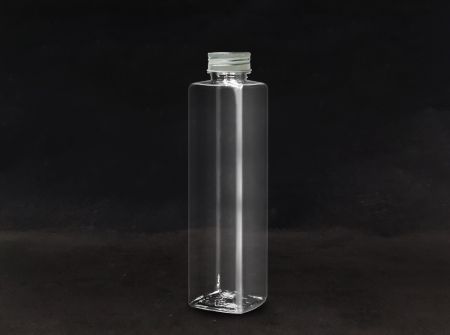 PET 38mm 822ml Dikke Kubieke Flessen (66-804) - 822 ml Dikke Kubieke PET-fles voor het verpakken van koele dranken met Certificering FSSC, HACCP, ISO22000, IMS, BV