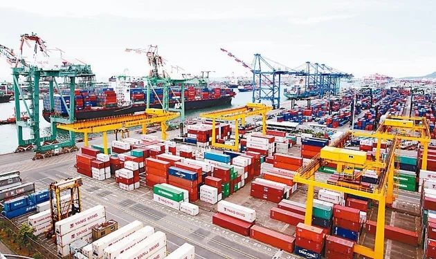 财政部预估10月出口规模将落在377亿至389亿美元之间,估年减3%至6%,出口将连二黑,第4季出口也将面临相当压力。 (经济日报资料照片)