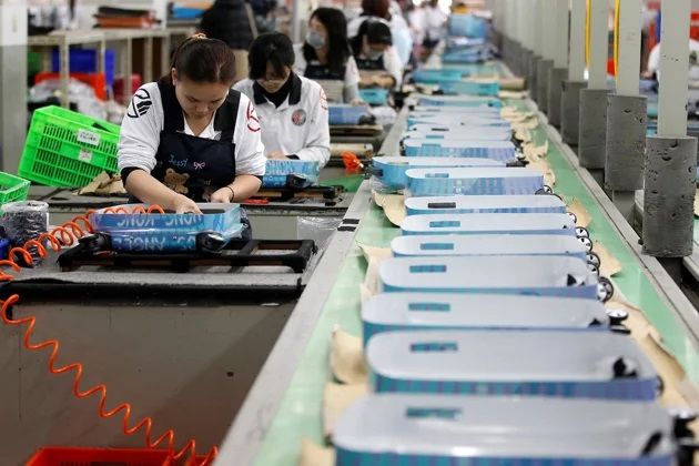 由于全球贸易疲软与中国大陆景气颠簸复苏,东北亚出口巨擘4月制造业景气下滑,台湾与南韩仍陷萎缩,不过东南亚的泰国和印尼景气则加速扩张。 (路透)