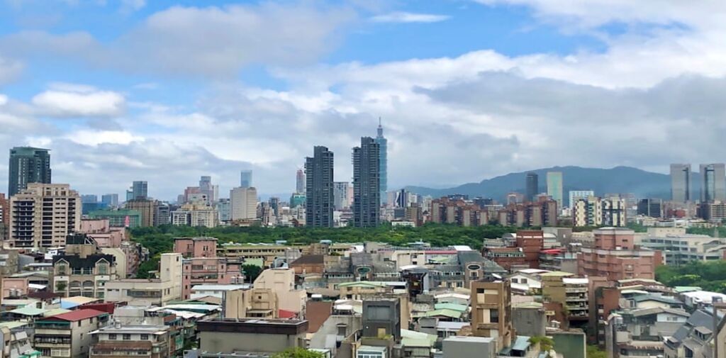 主计总处表示,随着世界贸易量回升,在出口带动下,我国今年经济成长率将达3.43%,比前次预测微幅调高0.08个百分点。图/本报资料照片