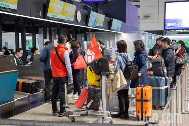 观光旅游市场持续向上,今年出国团费又变贵了,旅行社龙头雄狮表示,今年除了日本、东南亚都再涨一成,旅费相对高昂的欧洲团涨幅最大,至少两成起跳。记者季相儒/摄影