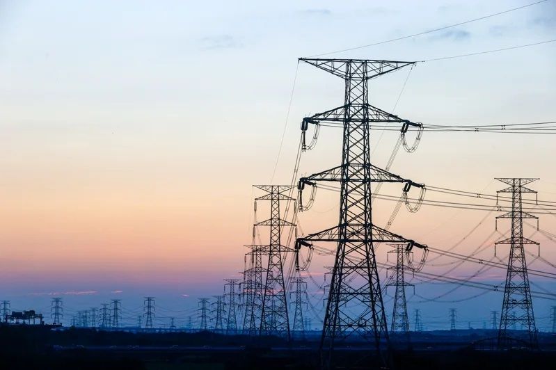 台電董事長曾文生宣布稱,不供電給桃園以北用電量5MW以上的數據中心,遭桃園市長張善政炮轟。行政院今坦承,以全國角度來看供電確實足夠,但北部電力確實不足。圖/聯合報系資料照片