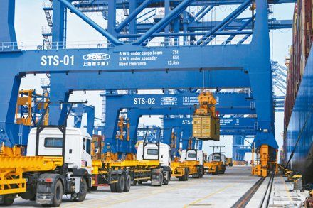 美国总统川普宣称近期有望与印度达成协议,但印度官员透露,仍面临农业与汽车进口等歧见。 (美联社)