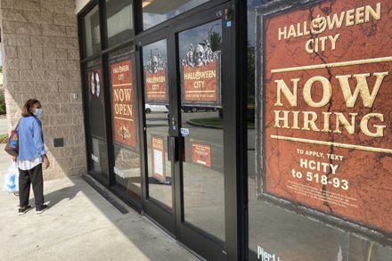 美国7月就业报告显示劳动市场明显降温。 美联社