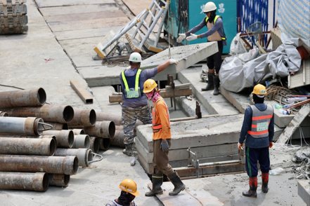 为强化劳工安全卫生保障,行政院会28日通过劳动部所提的《职业安全卫生法》修正草案,今日将函请立法院审议。联合报系资料照