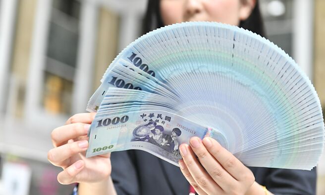 中央银行8月公开市场操作反向减发定存单,对市场放钱逾2,000亿元。图/本报资料照片