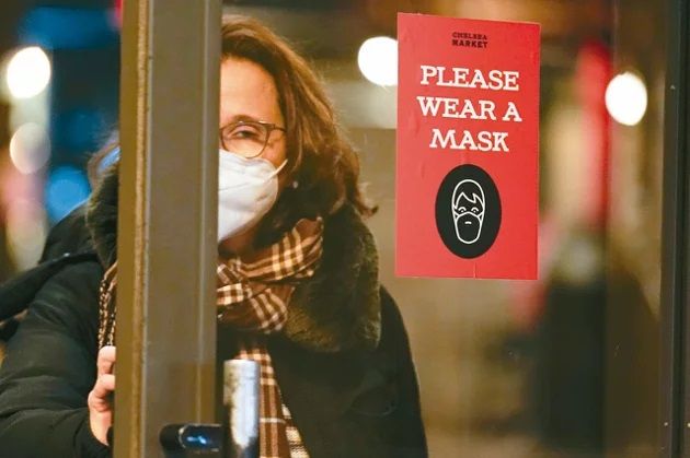 欧洲多国已松绑主要防疫措施,开始把新冠肺炎视为普通的疾病。 (美联社)