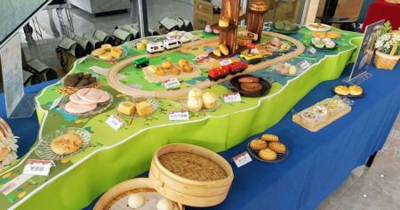 現場展示多款自動化機械製作的美食。 張傑/攝影