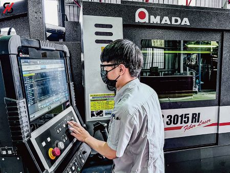 享昕精密板金專業光纖雷射加工機操作