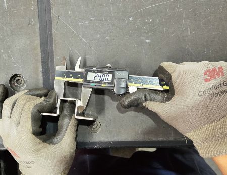 最終製品品質管理 - 精密スペアパーツ測定