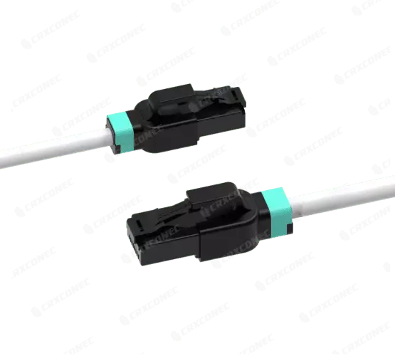 Cable de parcheo UTP Cat.5E 24AWG con clip corto listado por UL.