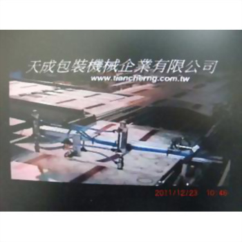 單張片分送供料 13 - 畫面呈現一台藍色長條型包裝機械,置於淺色工業地板上。上方有天成包裝機械企業有限公司名稱與網址,右下角顯示日期時間。
